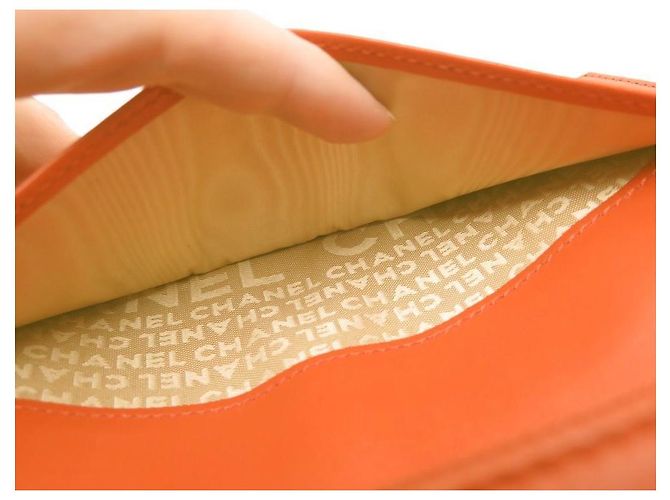 CHANEL CHOCOLATE BAR BRIEFTASCHE AUS ORANGE GESTEPPTEM LEDER-MÜNZBRIEFTASCHE - Ansicht 19
