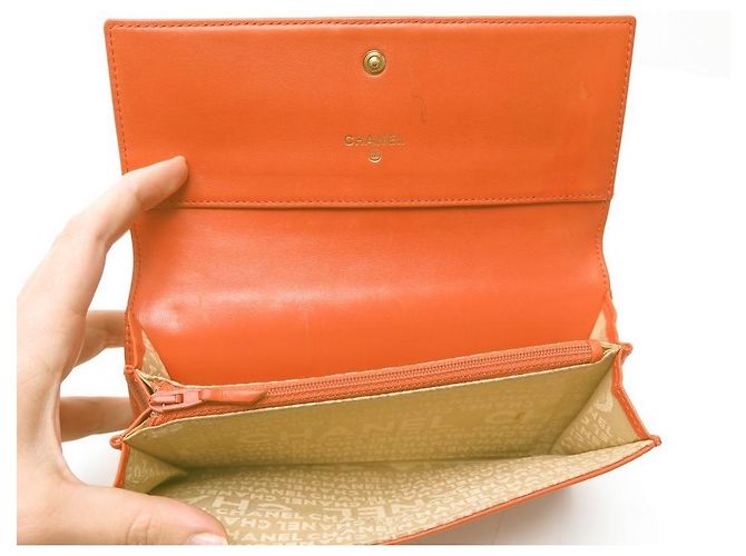 CHANEL CHOCOLATE BAR BRIEFTASCHE AUS ORANGE GESTEPPTEM LEDER-MÜNZBRIEFTASCHE - Ansicht 7