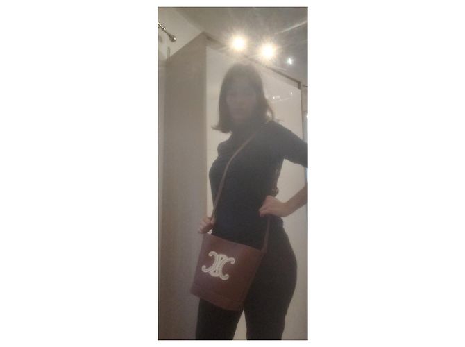 Watch me Céline BOLSA BALDE DE COURO TRIOMPHE PEQUENA COM BORDADO TRIOMPHE TAN - vista 6
