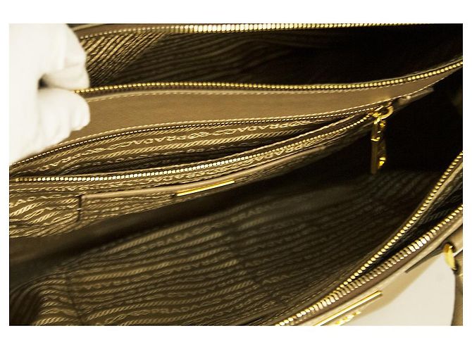 Borsa shopper PRADA XL Saffiano Lux foderata con zip in pelle beige Visone - vista 8