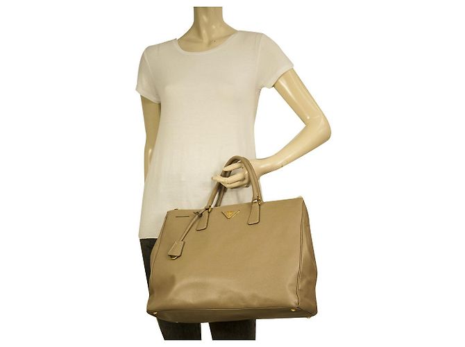 Borsa shopper PRADA XL Saffiano Lux foderata con zip in pelle beige Visone - vista 9