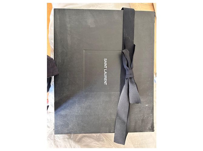 Yves Saint Laurent Loulou - vista 2