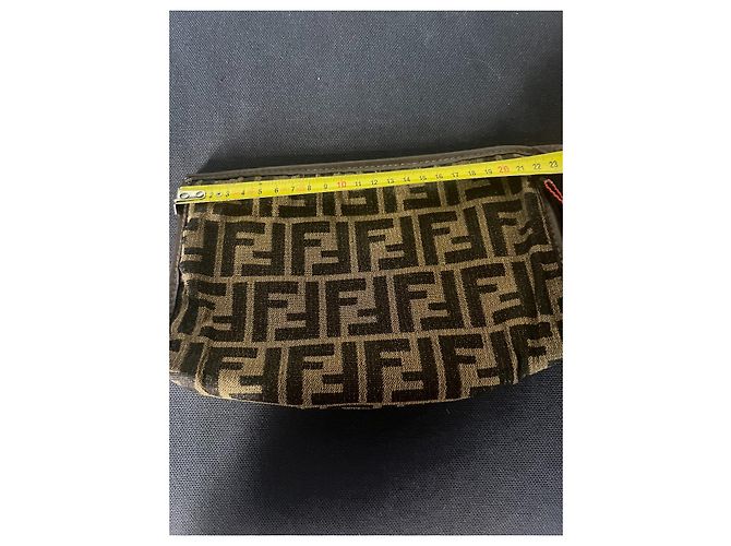 Beauty case con monogramma Fendi - vista 10