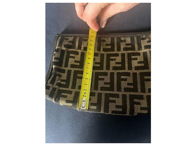 Beauty case con monogramma Fendi - vista 11