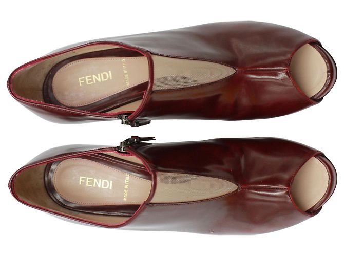 Botines peep-toe con abertura Fendi en cuero burdeos - vista 3