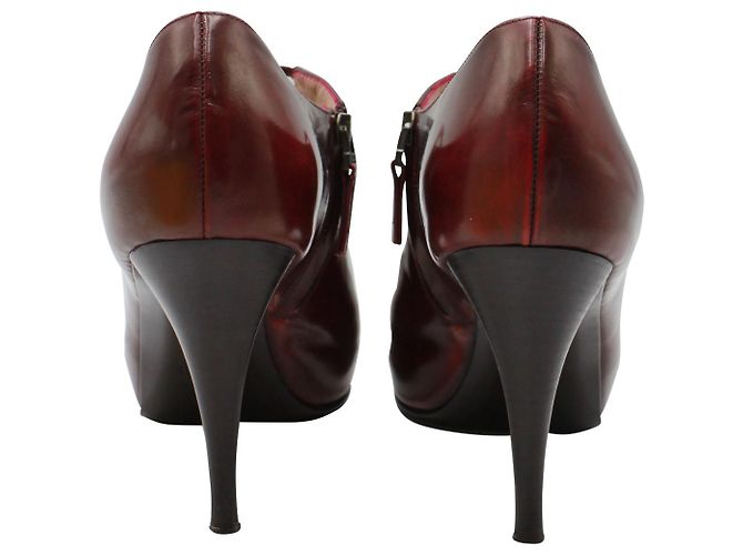 Botines peep-toe con abertura Fendi en cuero burdeos - vista 6