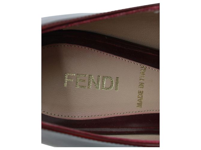 Botines peep-toe con abertura Fendi en cuero burdeos - vista 7