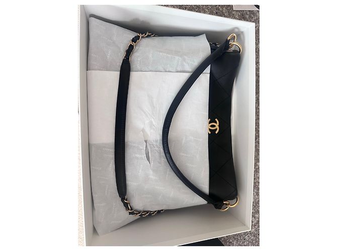 Chanel 22b Maxi Hobo Preto em couro de bezerro liso acolchoado - vista 4