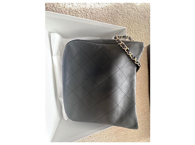 Chanel 22b Maxi Hobo Preto em couro de bezerro liso acolchoado - vista 7