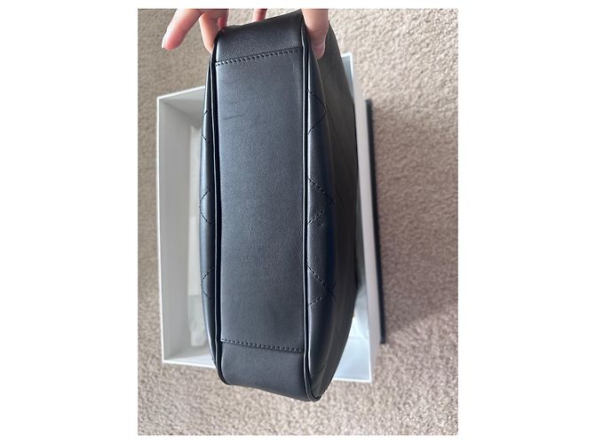 Chanel 22b Maxi Hobo Preto em couro de bezerro liso acolchoado - vista 8