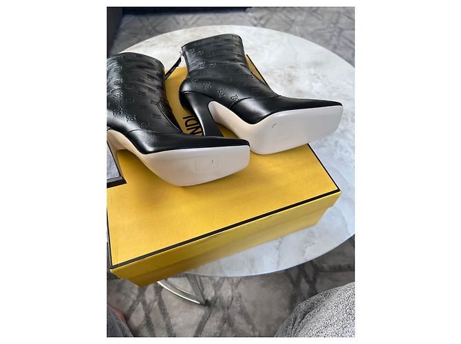 Stivaletti Fendi Logo Pelle Nera Nero - vista 3