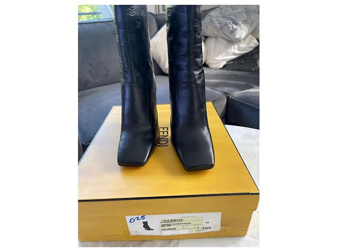 Stivaletti Fendi Logo Pelle Nera Nero - vista 4