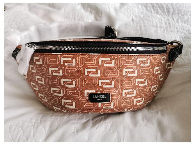 Lancel Camel Gürteltasche aus schwarzem Leder und Canvas Karamell Silber Hardware - Ansicht 13