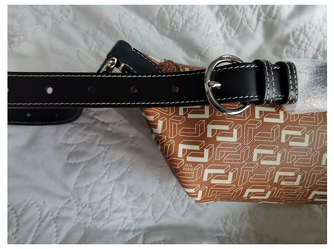 Lancel Camel Gürteltasche aus schwarzem Leder und Canvas Karamell Silber Hardware - Ansicht 15