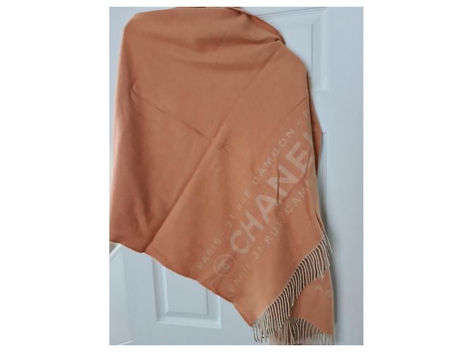 Sciarpa Chanel CASHMERE/Scialle Rue Cambon Paris - Corallo - USATO - vista 3