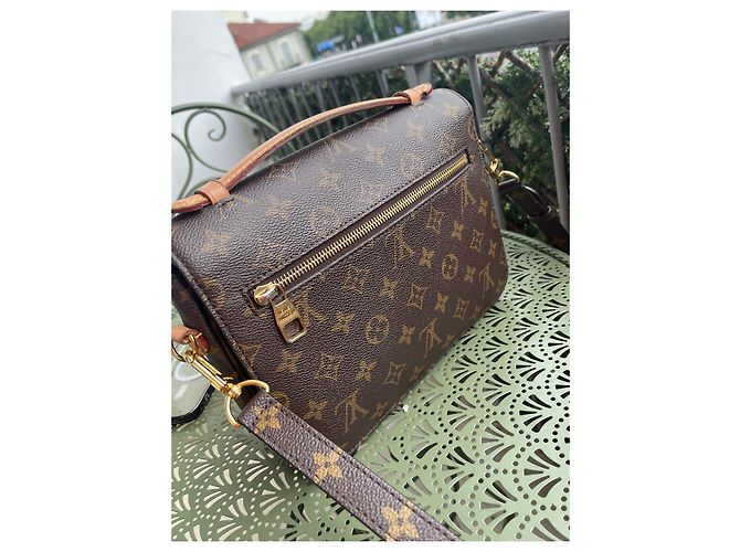 Metis Borsa a mano Louis Vuitton Métis in pelle marrone - vista 4