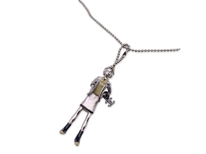 Chanel Collana con pendente a statuetta Coco Mademoiselle in metallo argentato Argento - vista 2