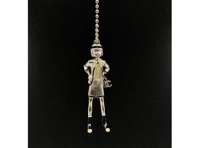 Chanel Collana con pendente a statuetta Coco Mademoiselle in metallo argentato Argento - vista 4