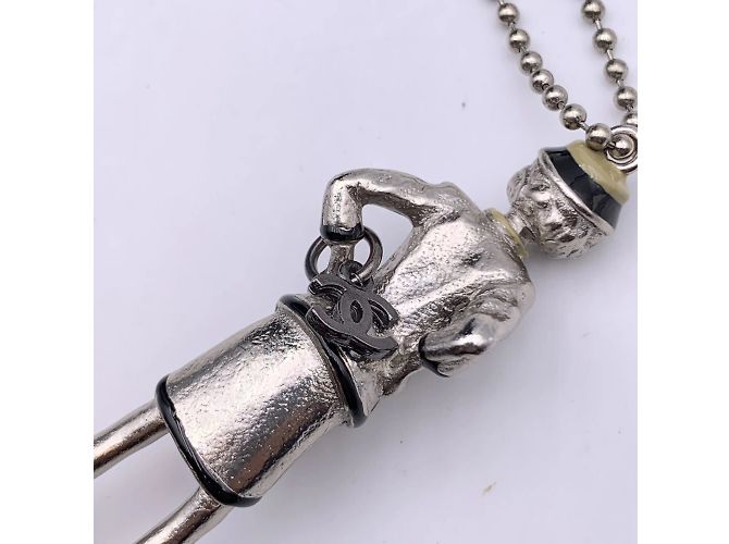 Chanel Collana con pendente a statuetta Coco Mademoiselle in metallo argentato Argento - vista 6