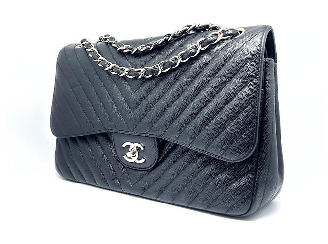 Borsa Chanel Timeless Chevron Jumbo in pelle caviar nera Nero - vista 2