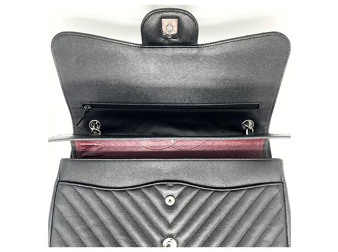 Borsa Chanel Timeless Chevron Jumbo in pelle caviar nera Nero - vista 6