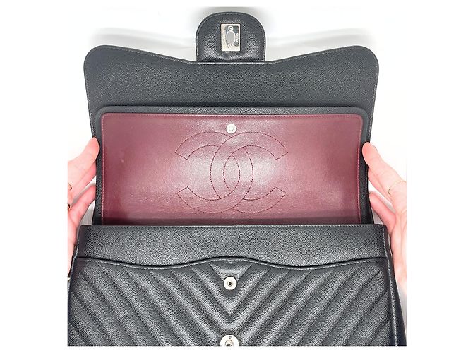 Borsa Chanel Timeless Chevron Jumbo in pelle caviar nera Nero - vista 7