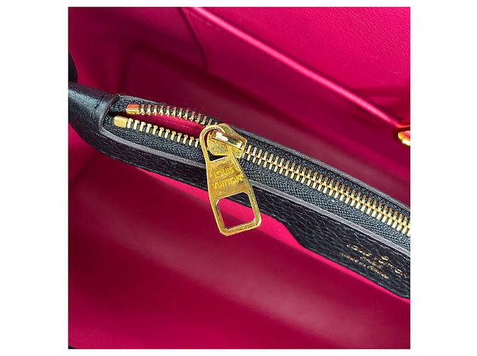 Louis Vuitton Capucines Borsa in pelle nera granulata Nero - vista 7