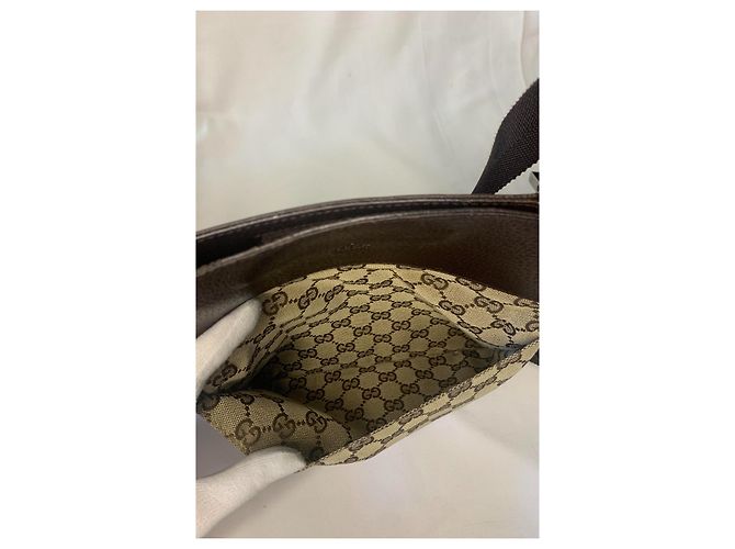 Borsa a tracolla messenger GUCCI Monogram Supreme GG Marrone - vista 8