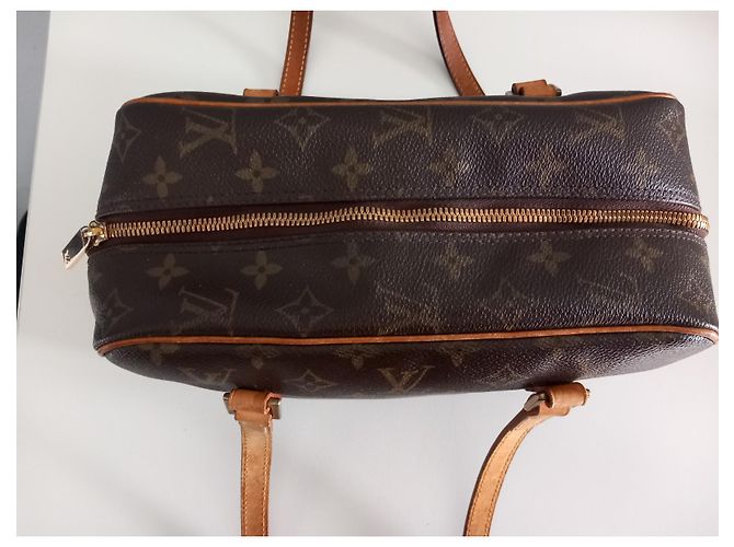 Cité Louis Vuitton Cite MM Borsa a spalla Monogram Marrone - vista 5