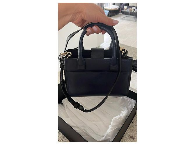 Borsa a mano Chanel Neo Executive in pelle blu navy - vista 2