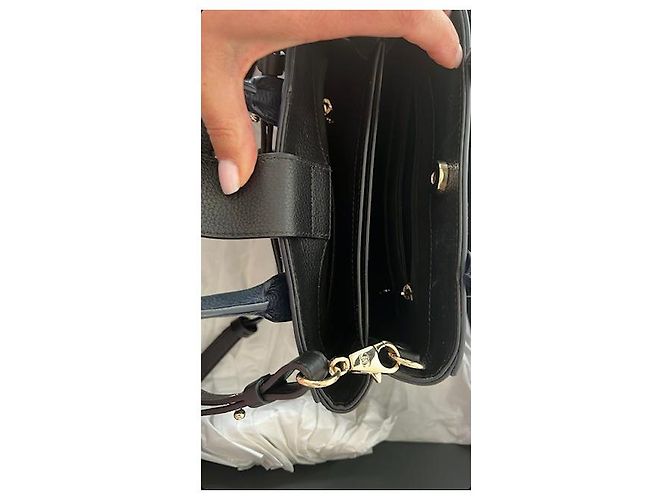 Borsa a mano Chanel Neo Executive in pelle blu navy - vista 4