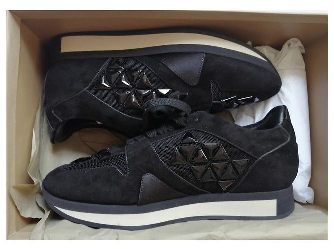 Sneaker Burberry in velluto nero - vista 2