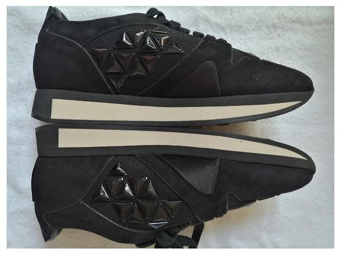 Sneaker Burberry in velluto nero - vista 3