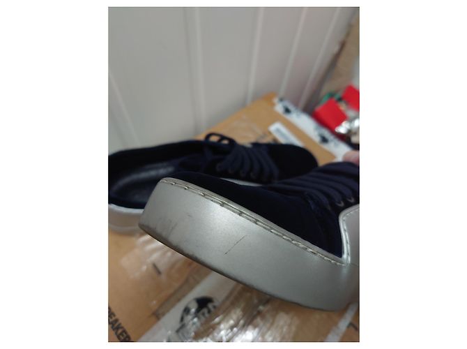Chanel blu/pelle grigia/Sneaker con lacci in velluto CC Logo Grigio - vista 11