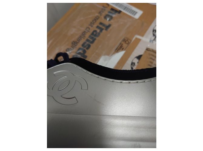 Chanel blu/pelle grigia/Sneaker con lacci in velluto CC Logo Grigio - vista 13