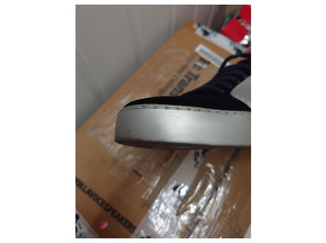 Chanel blu/pelle grigia/Sneaker con lacci in velluto CC Logo Grigio - vista 15