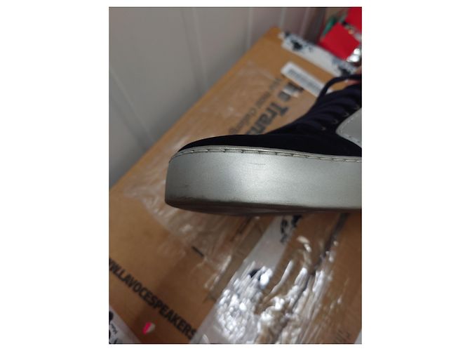 Chanel blu/pelle grigia/Sneaker con lacci in velluto CC Logo Grigio - vista 16