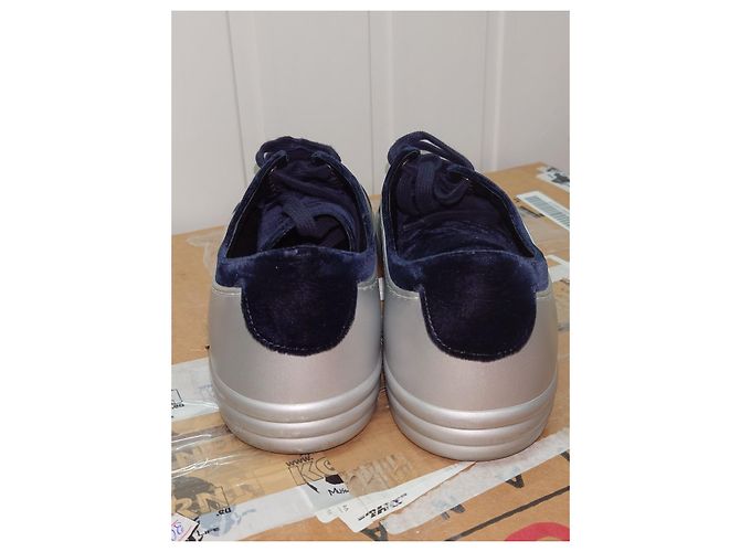 Chanel blu/pelle grigia/Sneaker con lacci in velluto CC Logo Grigio - vista 4