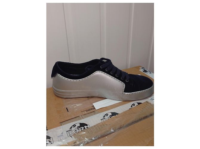 Chanel blu/pelle grigia/Sneaker con lacci in velluto CC Logo Grigio - vista 6