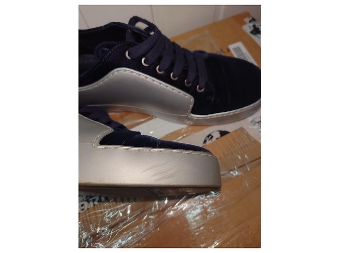 Chanel blu/pelle grigia/Sneaker con lacci in velluto CC Logo Grigio - vista 9