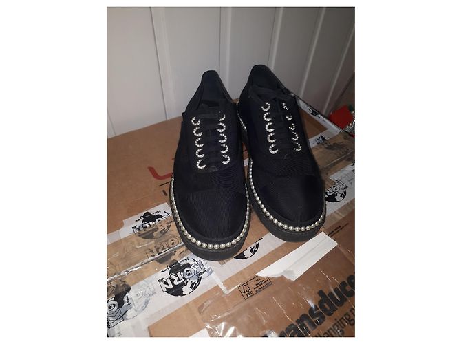 Sneaker piatta con lacci CC nero satinato Chanel Taglia 37 US 7 UK 4 AU 6 - vista 2