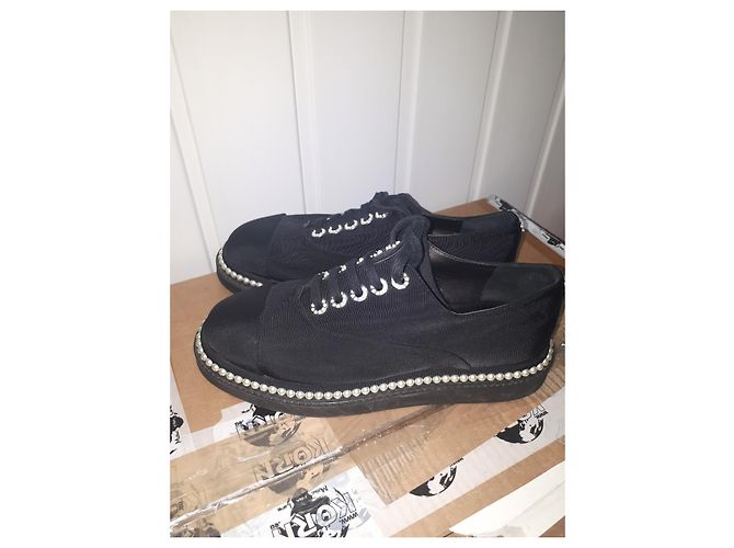 Sneaker piatta con lacci CC nero satinato Chanel Taglia 37 US 7 UK 4 AU 6 - vista 4