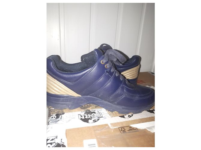 Chanel blu/Sneakers stringate con logo CC in pelle color oro 37 US 7 UK 4 D'oro - vista 13