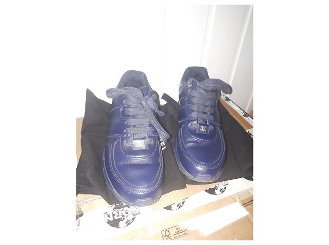 Chanel blu/Sneakers stringate con logo CC in pelle color oro 37 US 7 UK 4 D'oro - vista 2