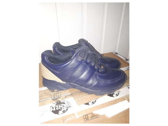 Chanel blu/Sneakers stringate con logo CC in pelle color oro 37 US 7 UK 4 D'oro - vista 3