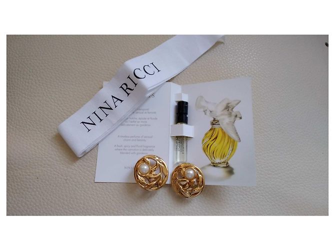 Orecchini Nina Ricci in metallo dorato e perle D'oro - vista 3