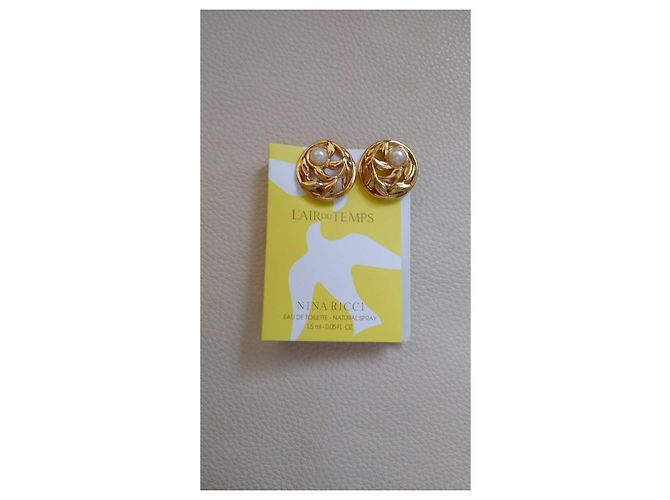 Orecchini Nina Ricci in metallo dorato e perle D'oro - vista 4