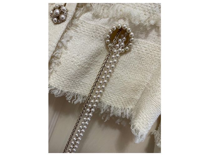 Chanel Blazer CC Tweed com aplicação de pérolas Cru - vista 4