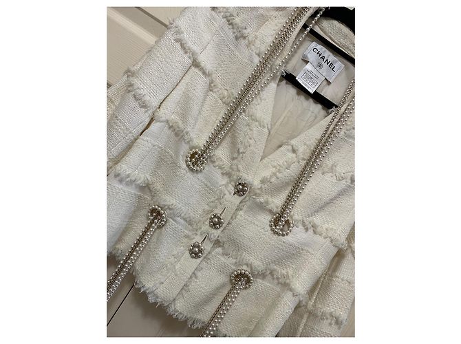 Chanel Blazer CC Tweed com aplicação de pérolas Cru - vista 7