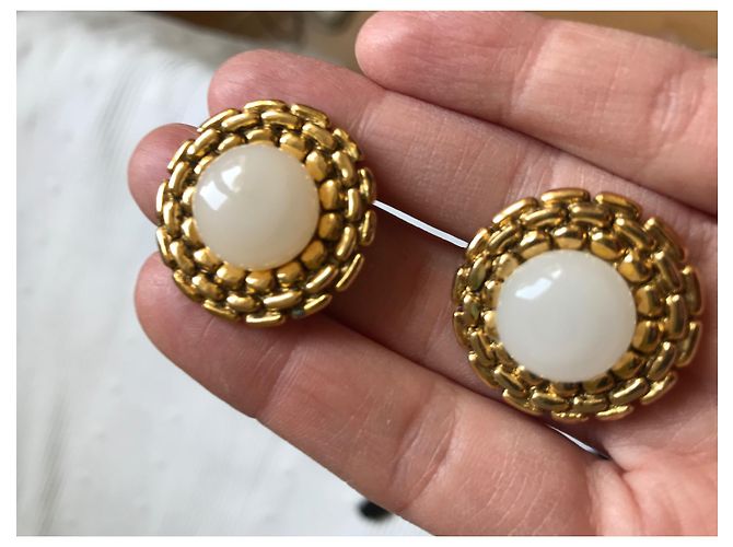 Pendientes Chanel Oro y Perla Gold hardware - vista 2